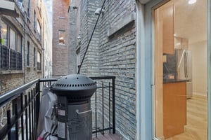 N Kedzie Blvd 1SC-S2810-021.jpg