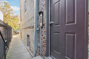 N Kedzie Blvd 1SC-S2810-023.jpg