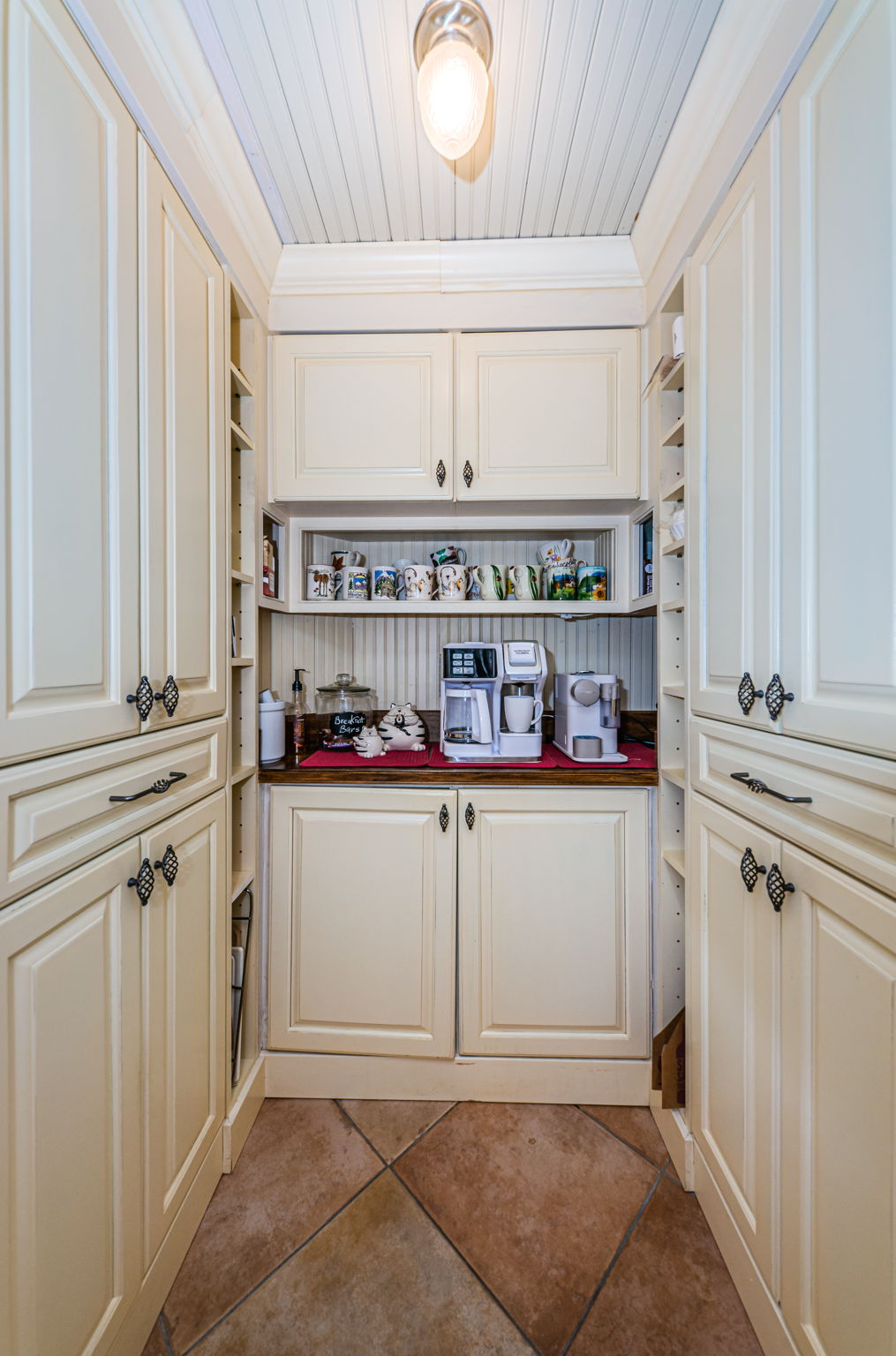 Kitchen10 Pantry2