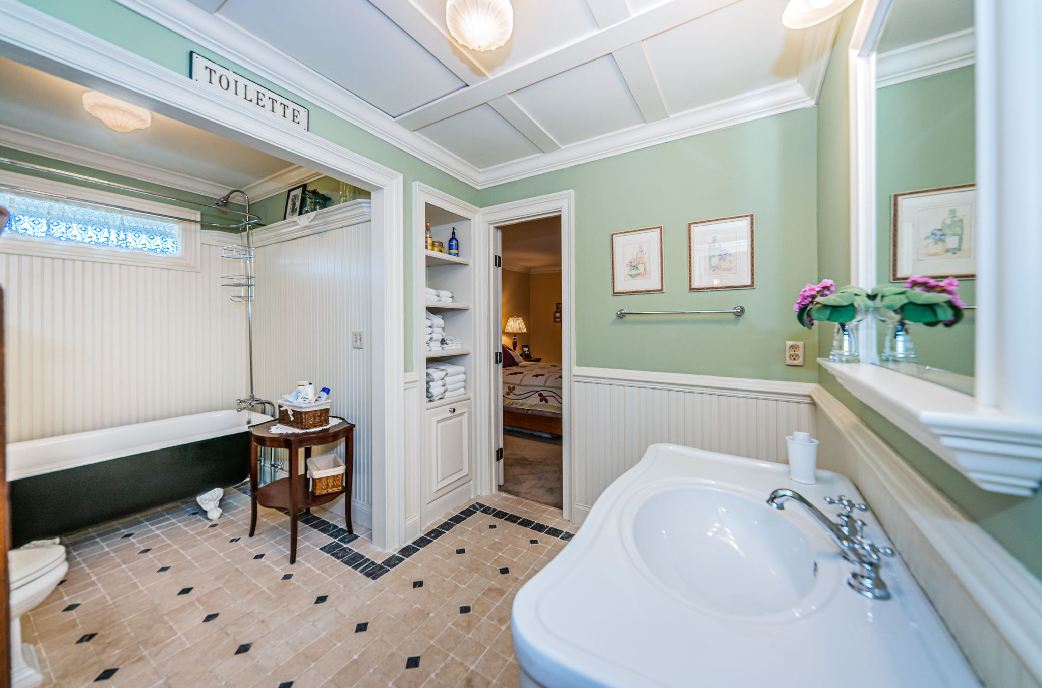 Upper Level Jack n Jill Bathroom1a