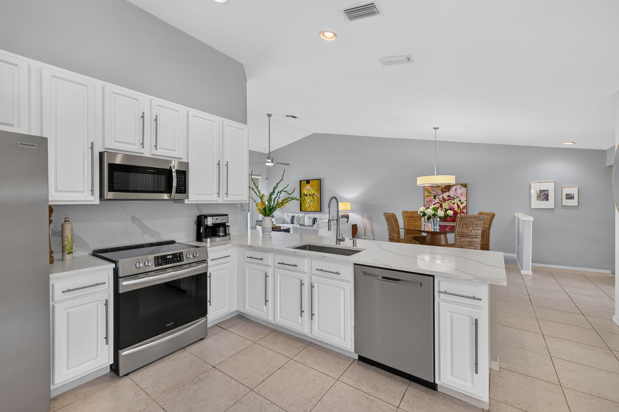Kitchen 2 of 4