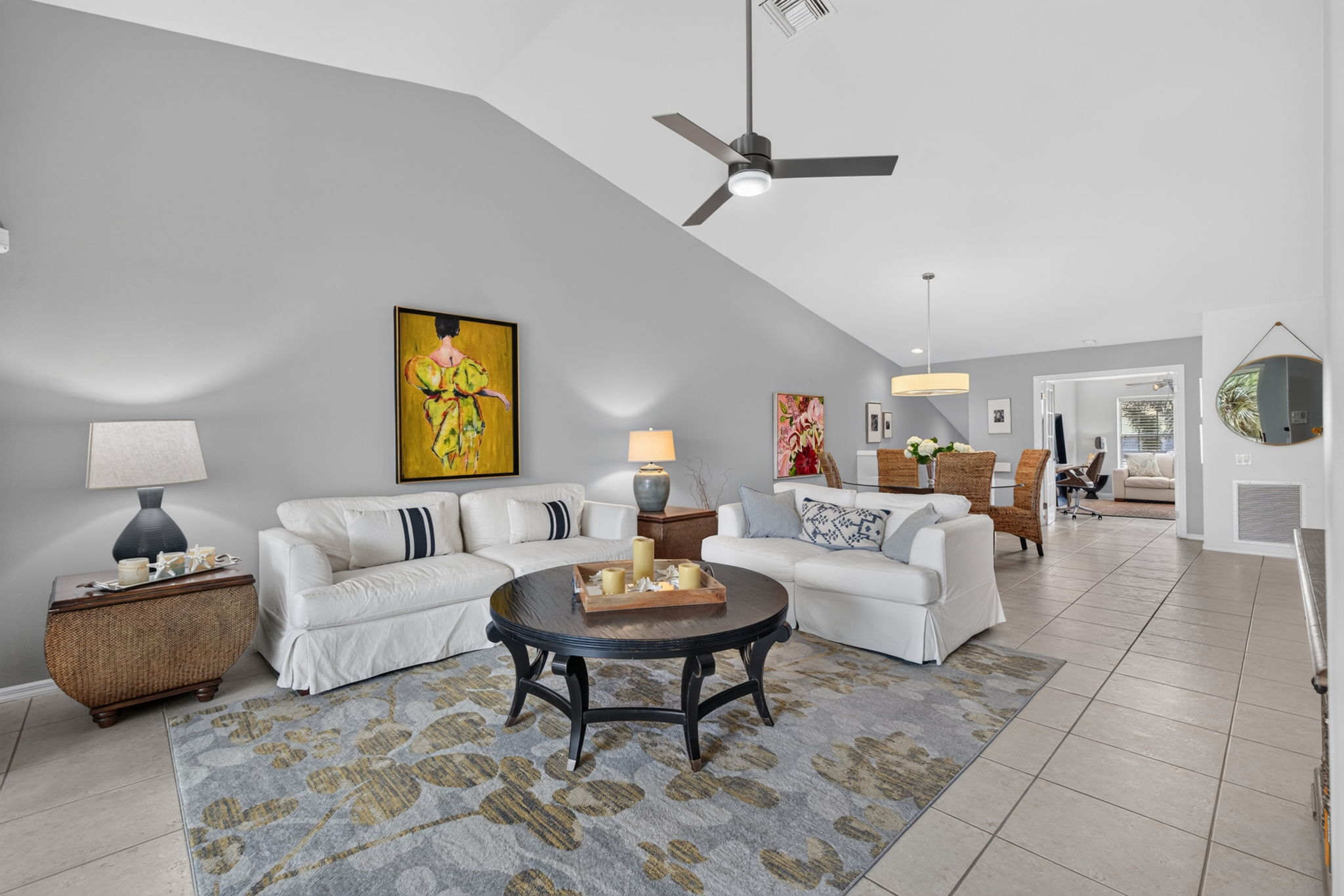 Living Room 3 of 5