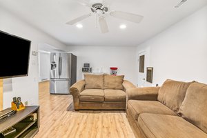  Photo 43