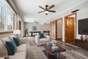 DSC05599 virtually staged.jpeg