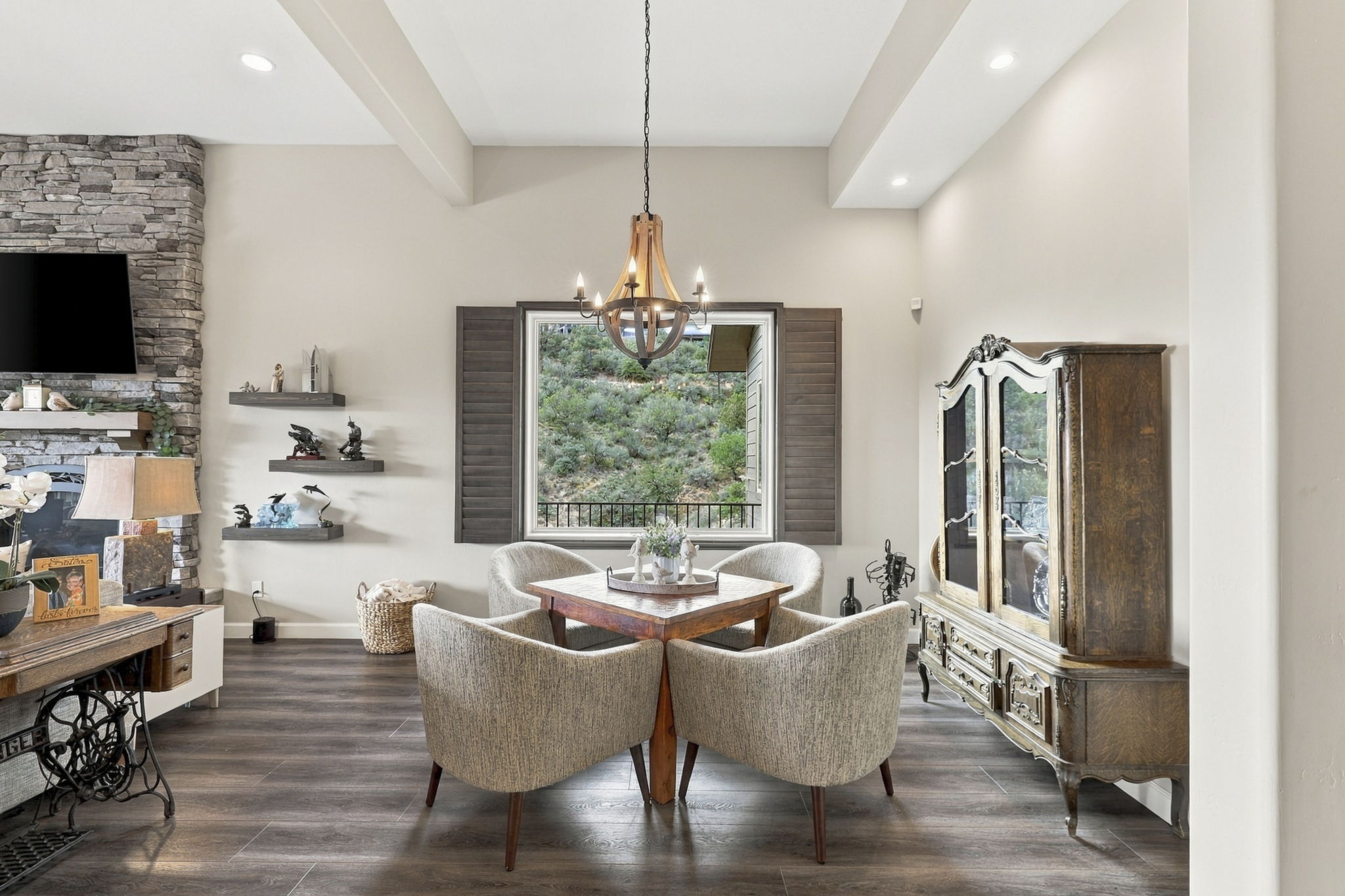 Breakfast Nook 2