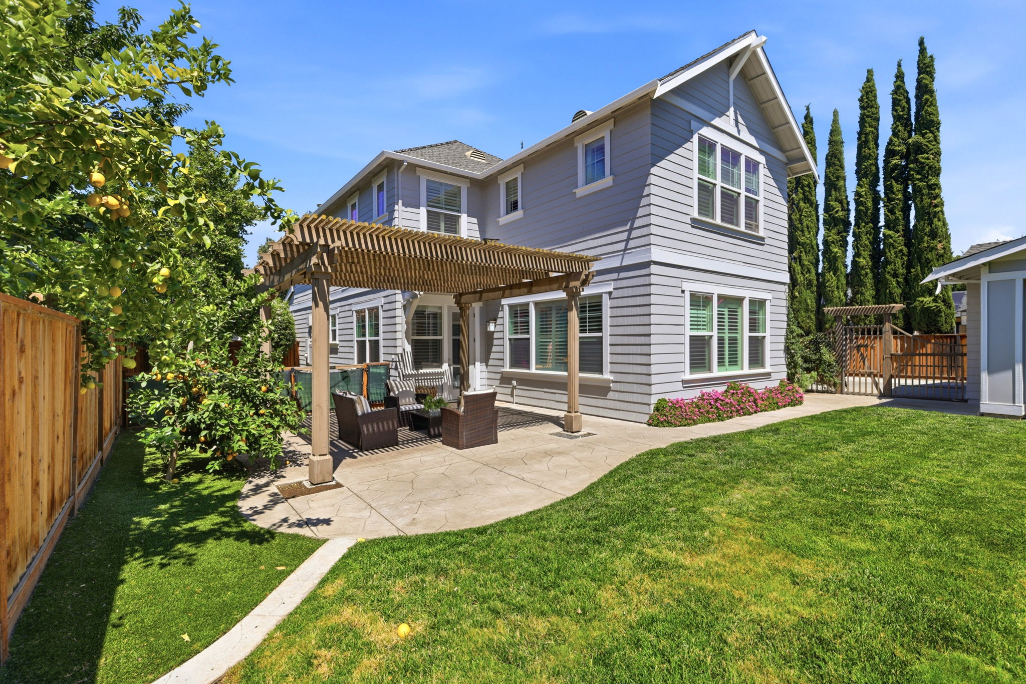043_F8_2358 Senger St
