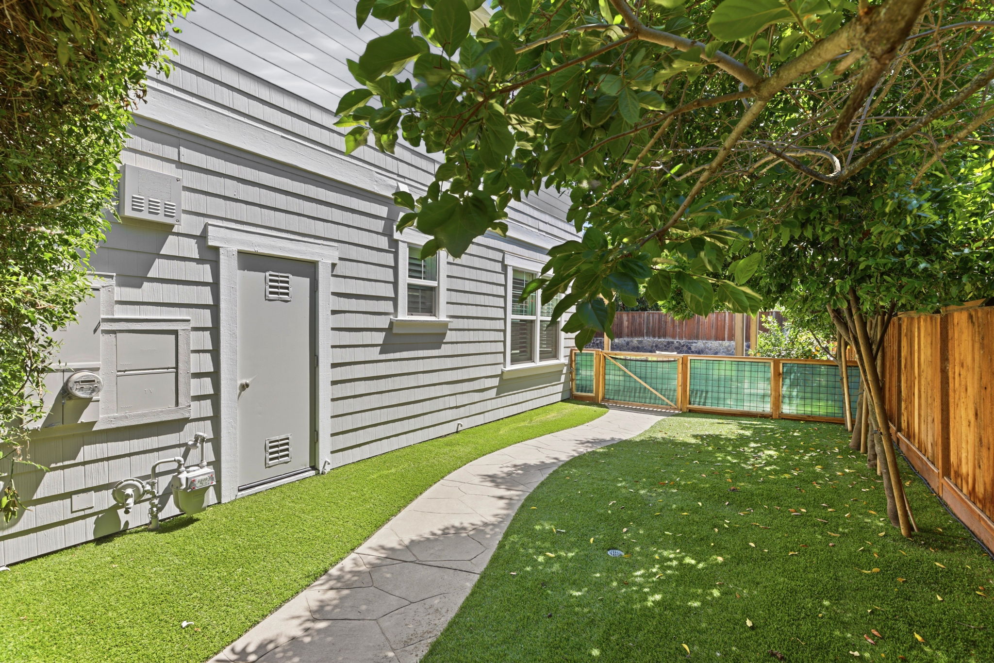048_F8_2358 Senger St