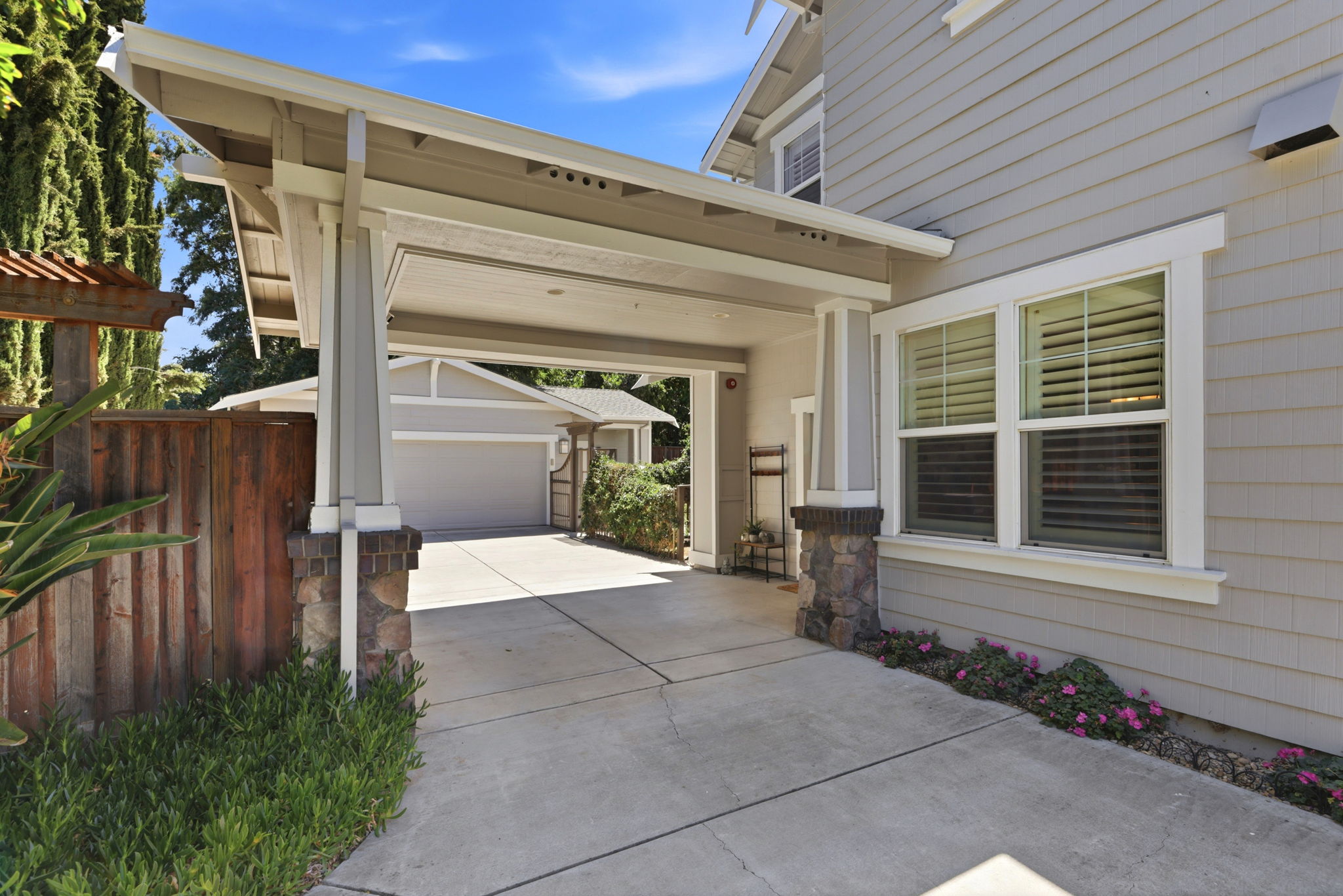 050_F8_2358 Senger St