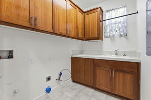 039_F8_2358 Senger St