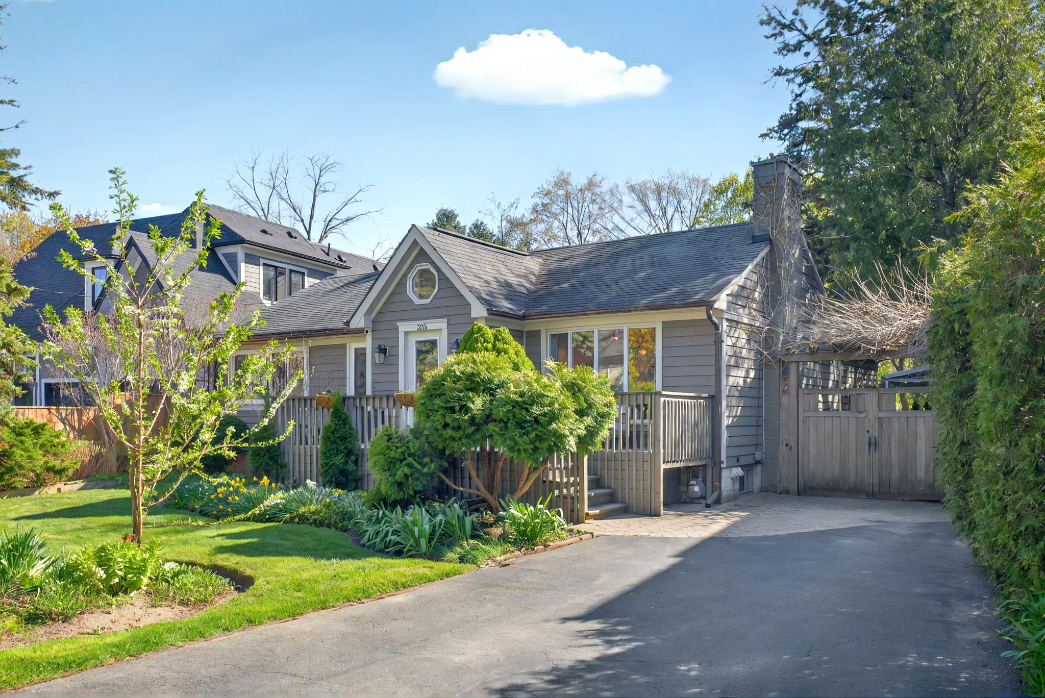236 Burton Rd Oakville, ON L6K 2K5