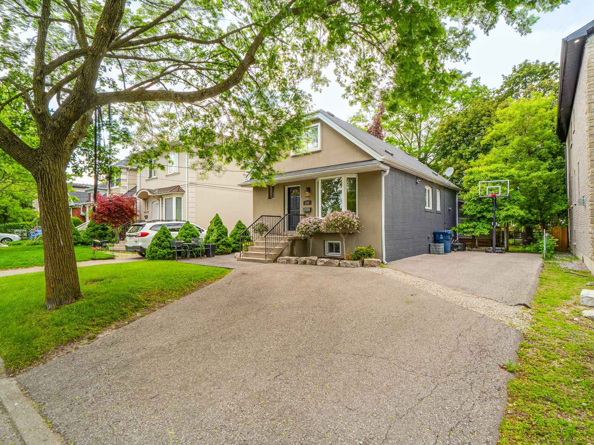 236 Cameron Ave Toronto, ON M2N 1E7