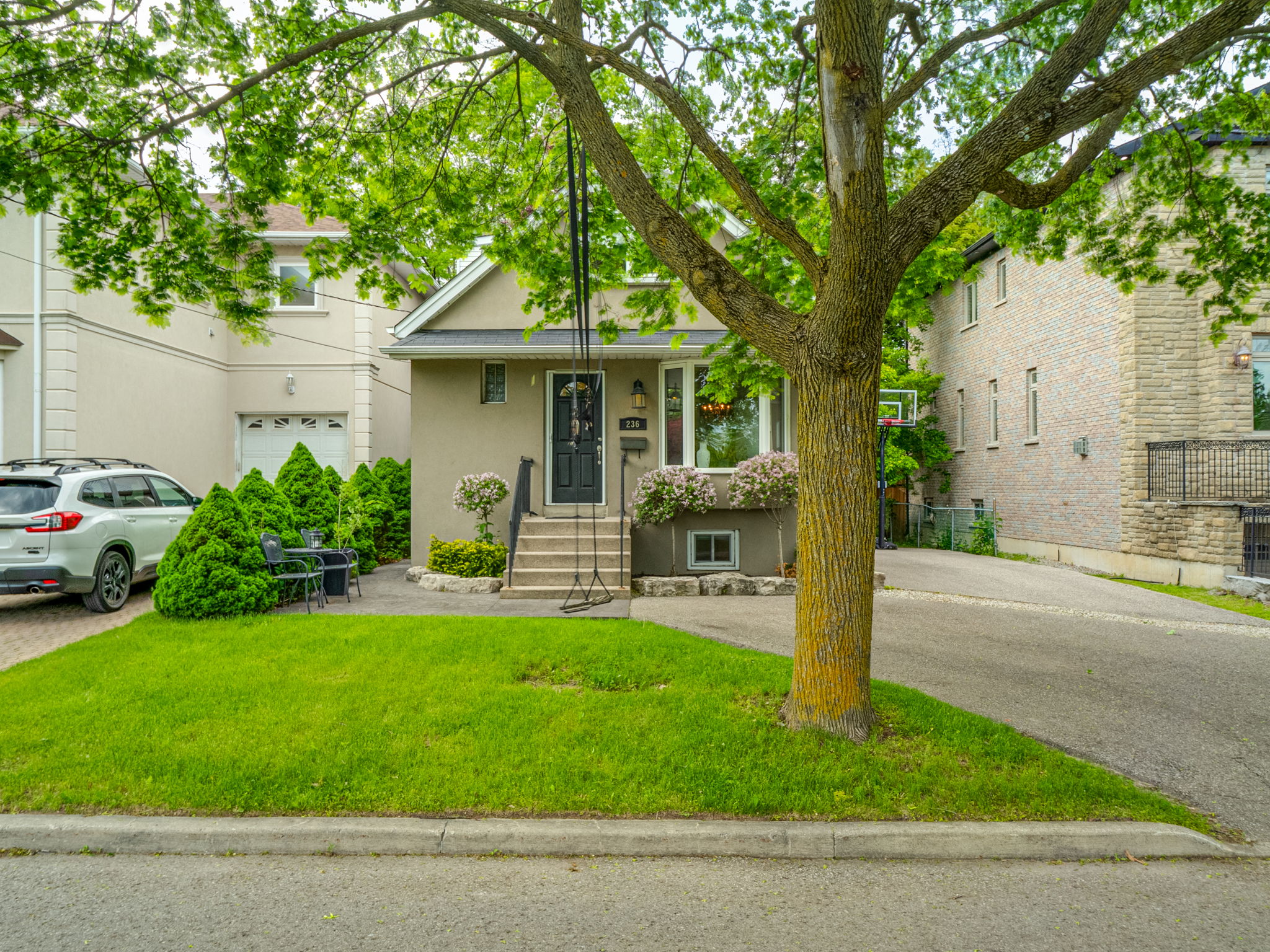 236 Cameron Ave Toronto, ON M2N 1E7