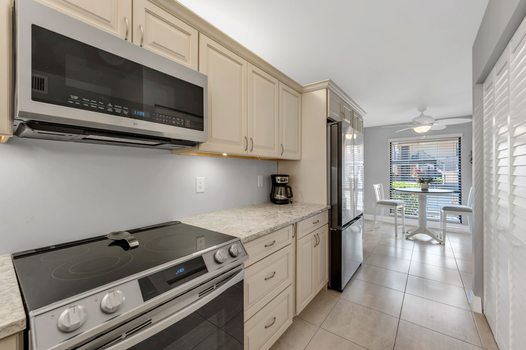 Kitchen - Eat in Kitchen