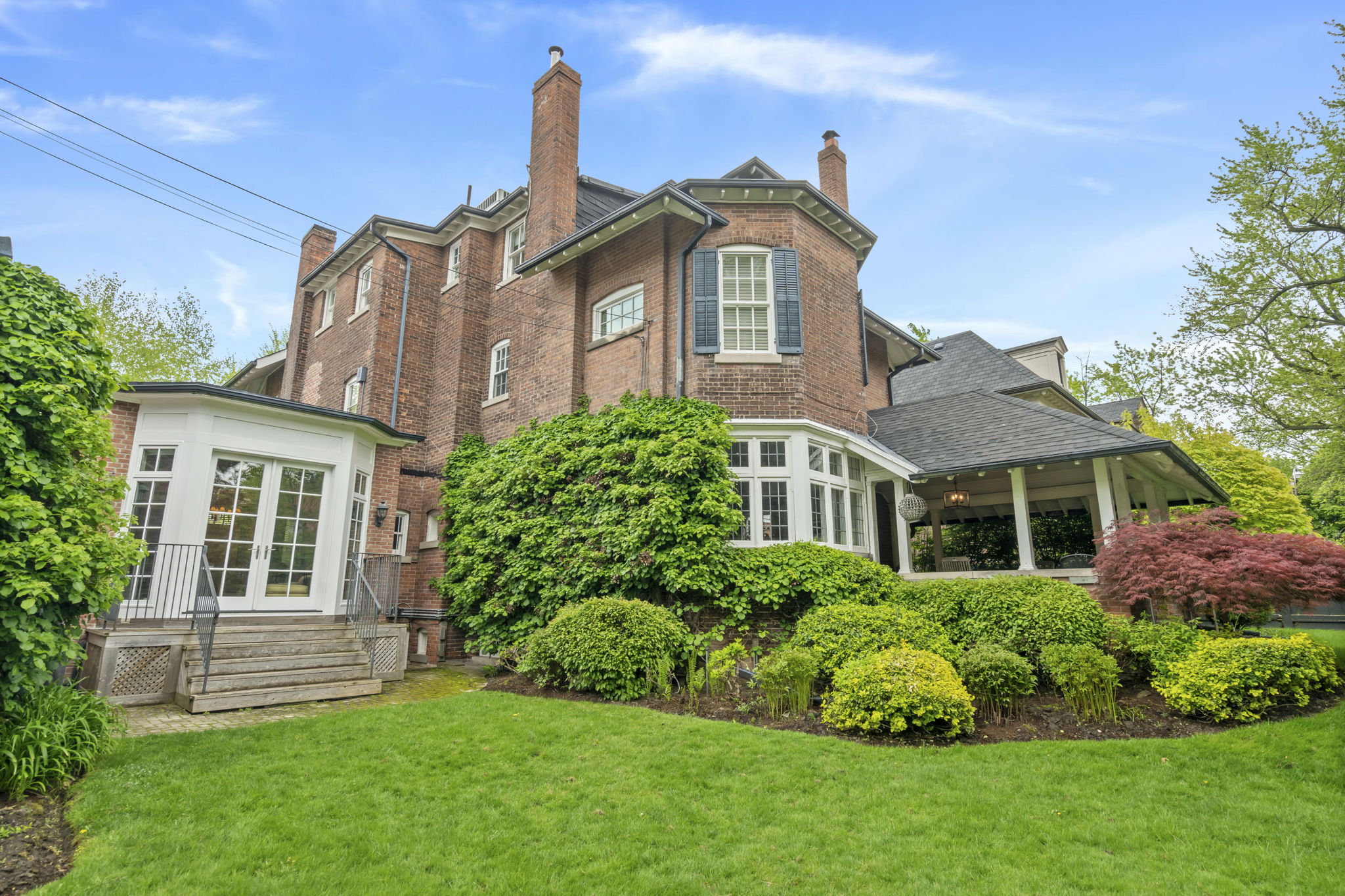 236 Poplar Plains Rd Toronto, ON M4V 1J9