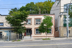 2360 Queen St E 3, Toronto ON