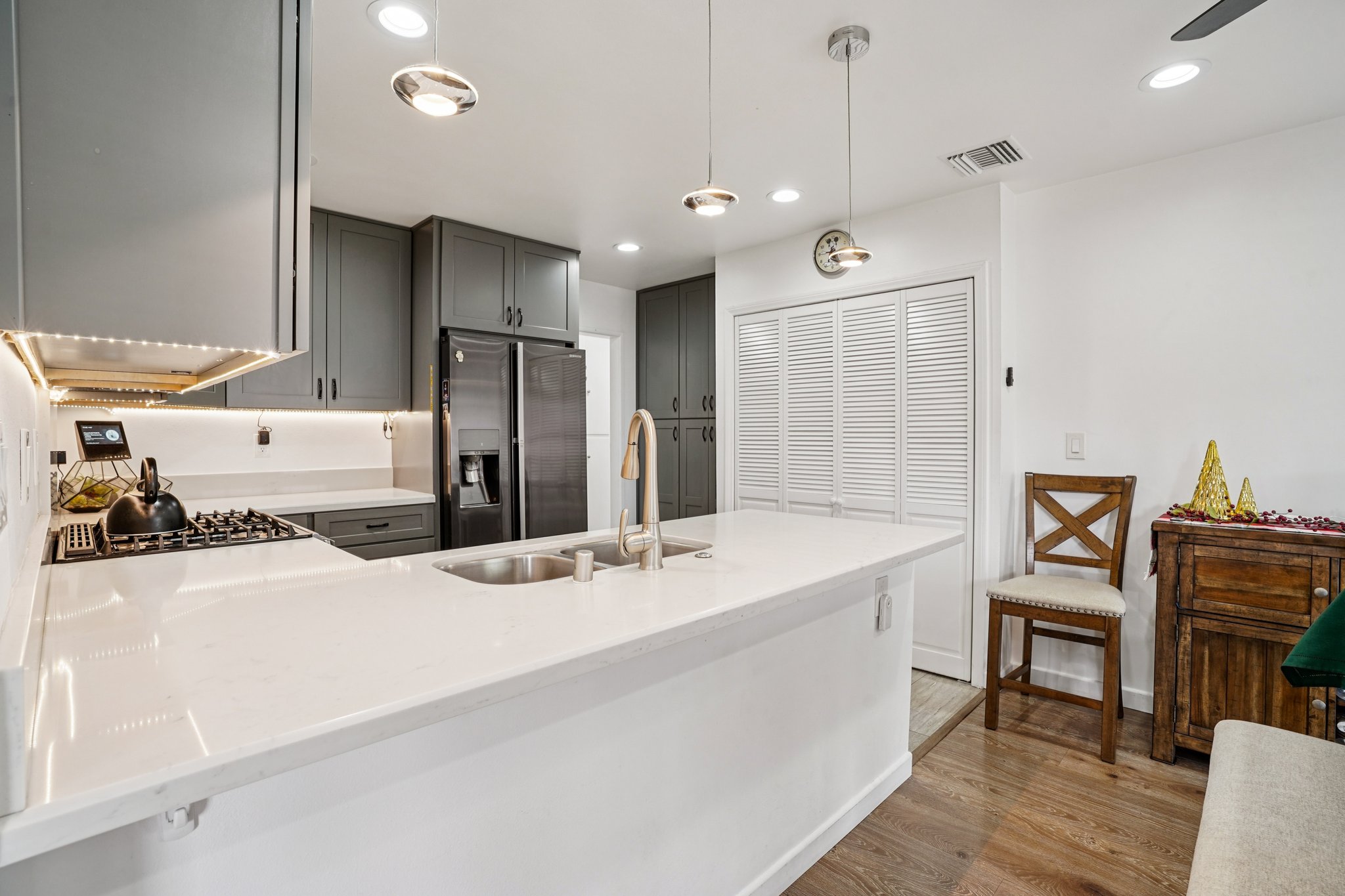 Atmore Ave-S1812-014.jpg