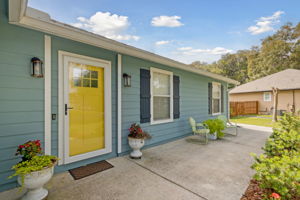 Front Porch/Entrance