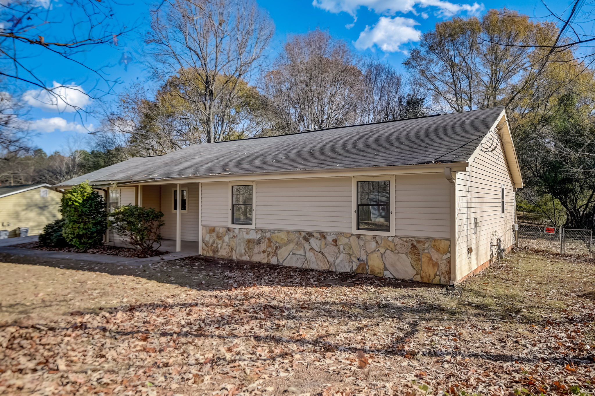 Robin Ridge Dr SE-003