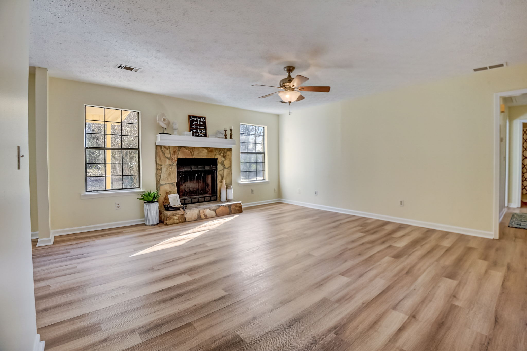 Robin Ridge Dr SE-007