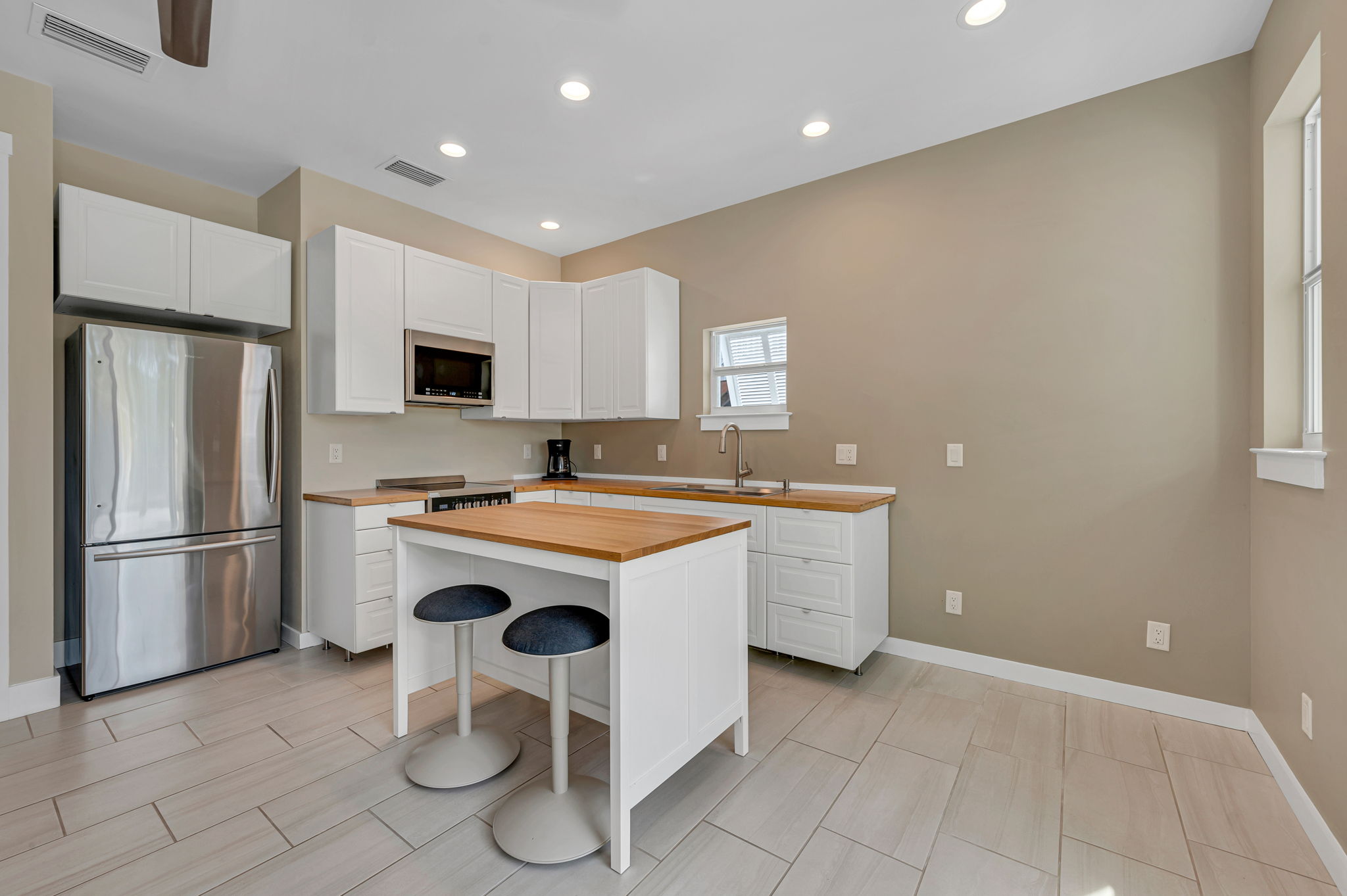 1st Floor - Breakfast Bar/Kitchen