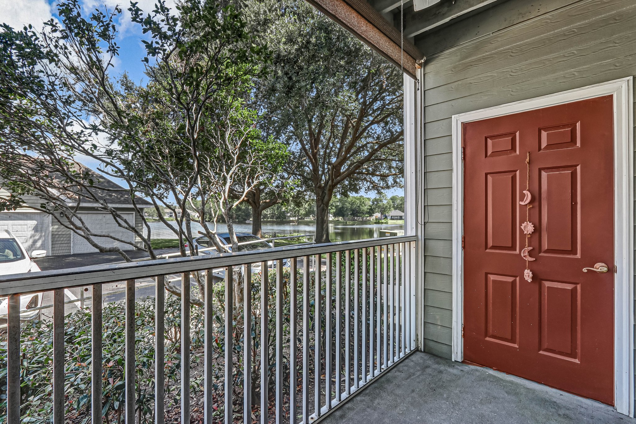 Front Porch/Entrance