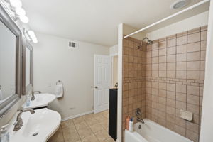  Photo 31