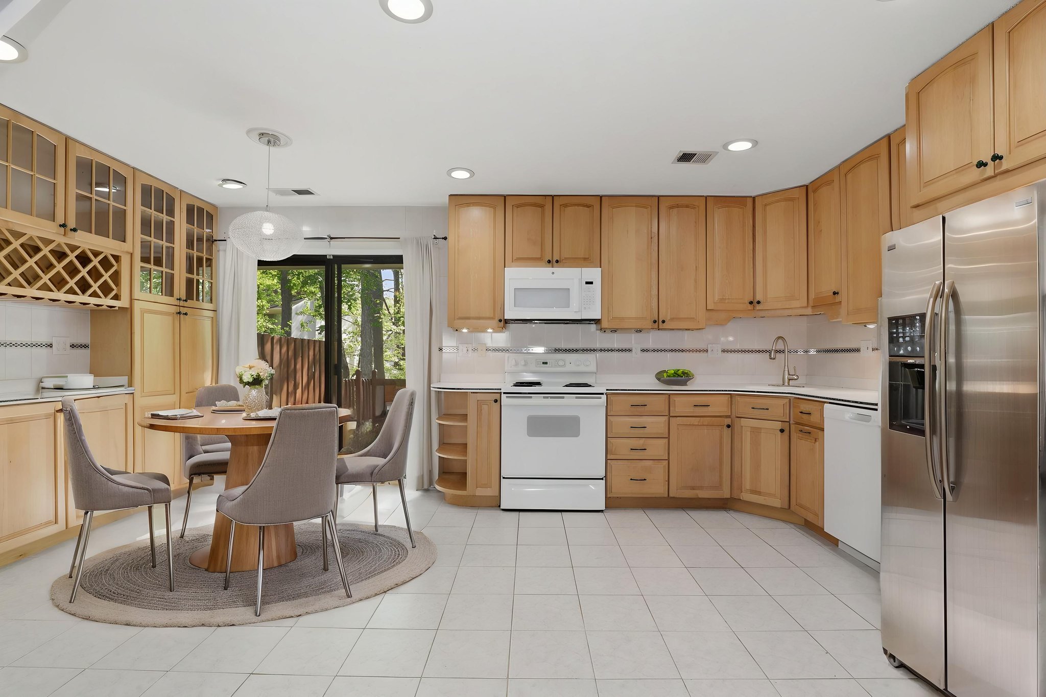 2369 Southgate Square, Reston, 20191-012 virtually staged.jpeg