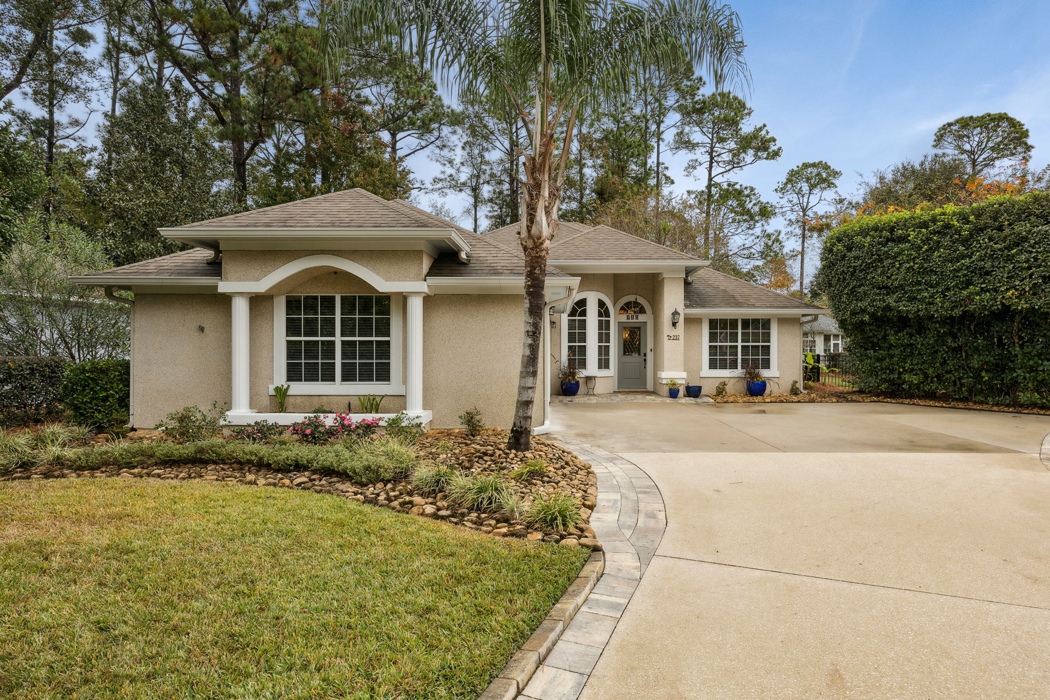 Welcome to 237 Cardinal Cir W