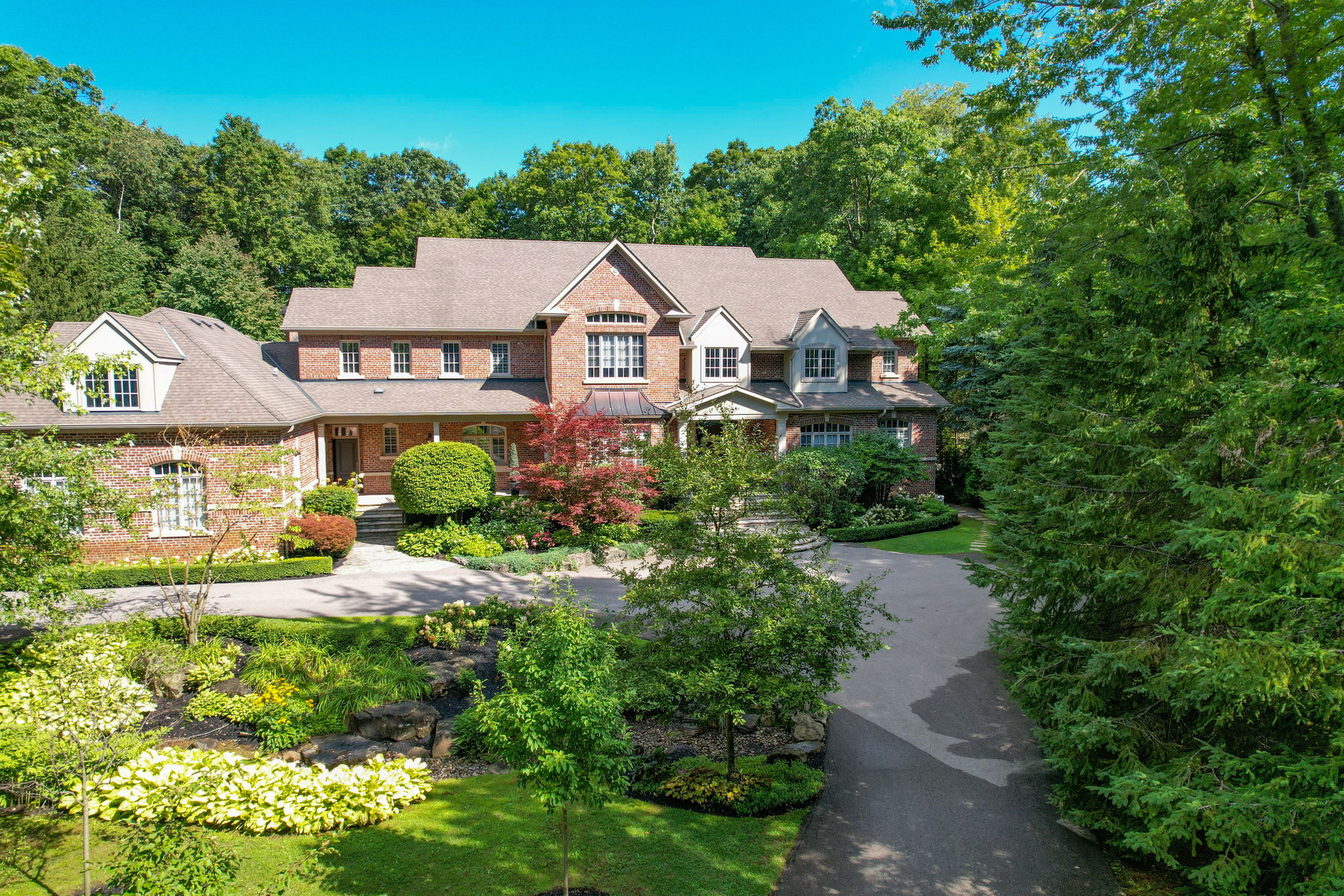237 Forest Ridge Rd Richmond Hill, ON L4E 3L8