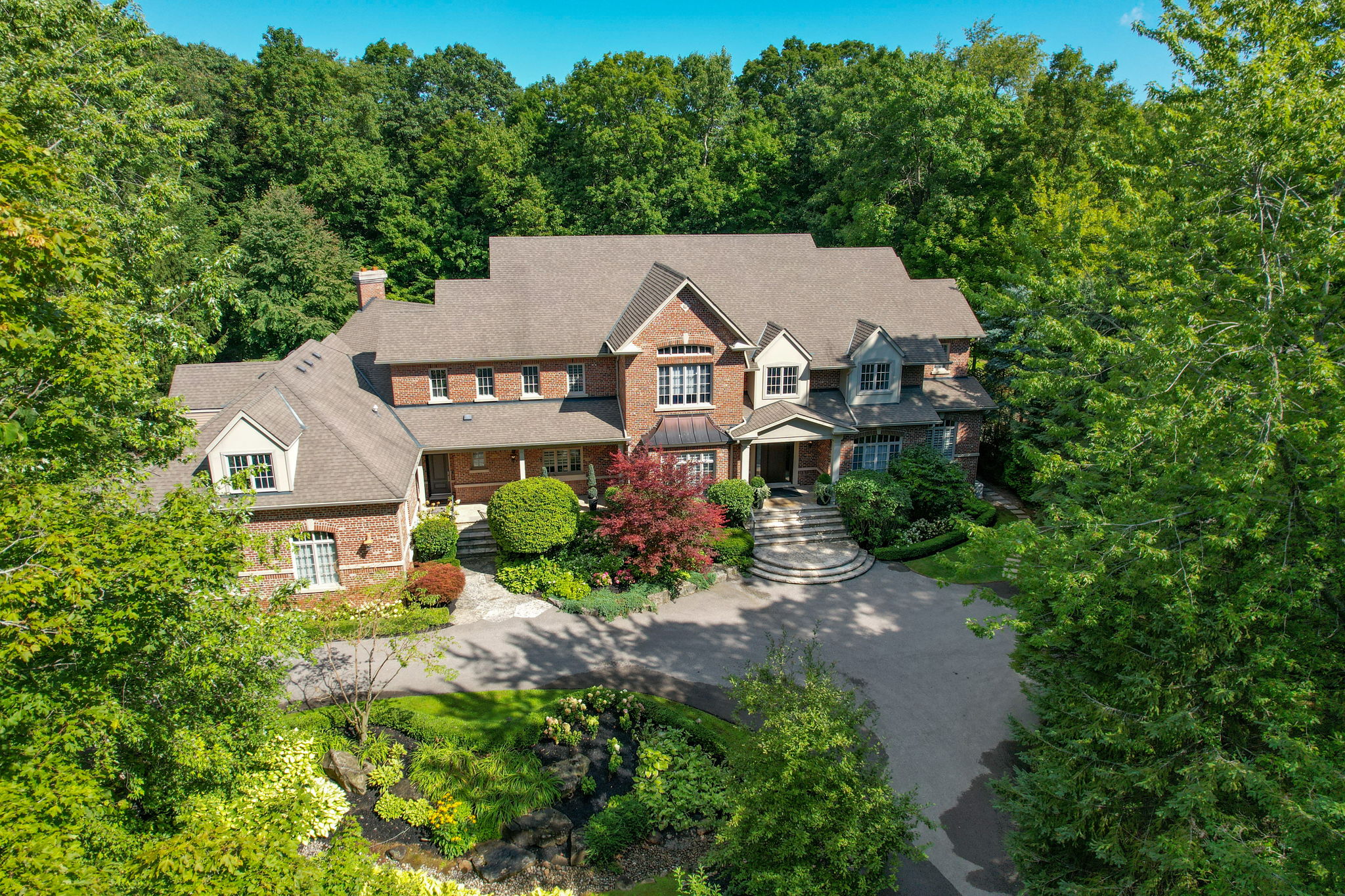 237 Forest Ridge Rd Richmond Hill, ON L4E 3L8