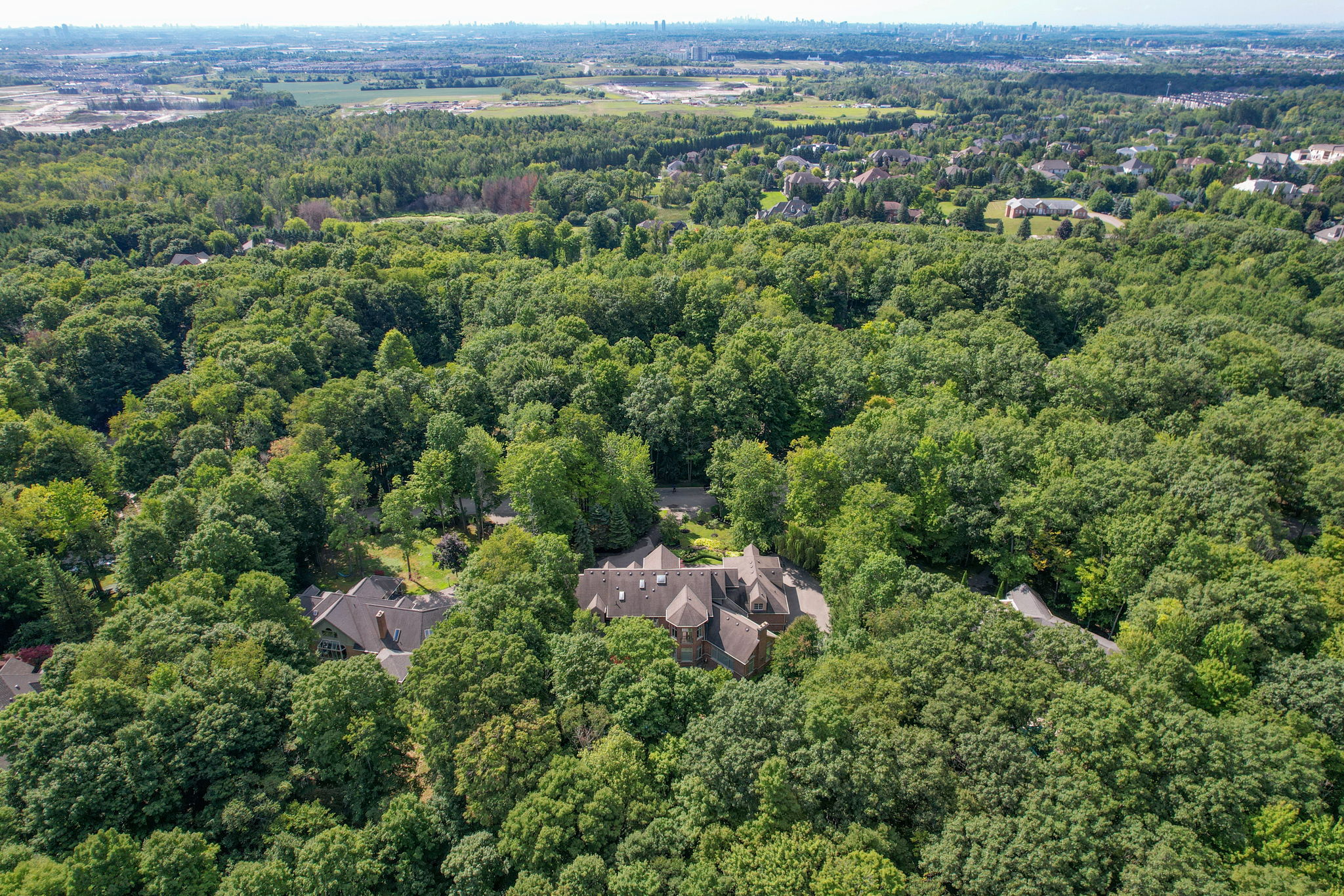 237 Forest Ridge Rd Richmond Hill, ON L4E 3L8