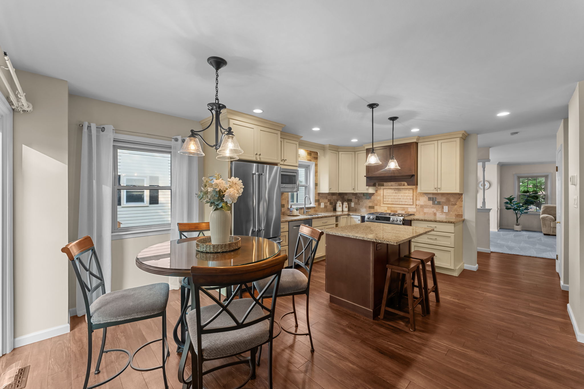 Kitchen and Breakfast Area