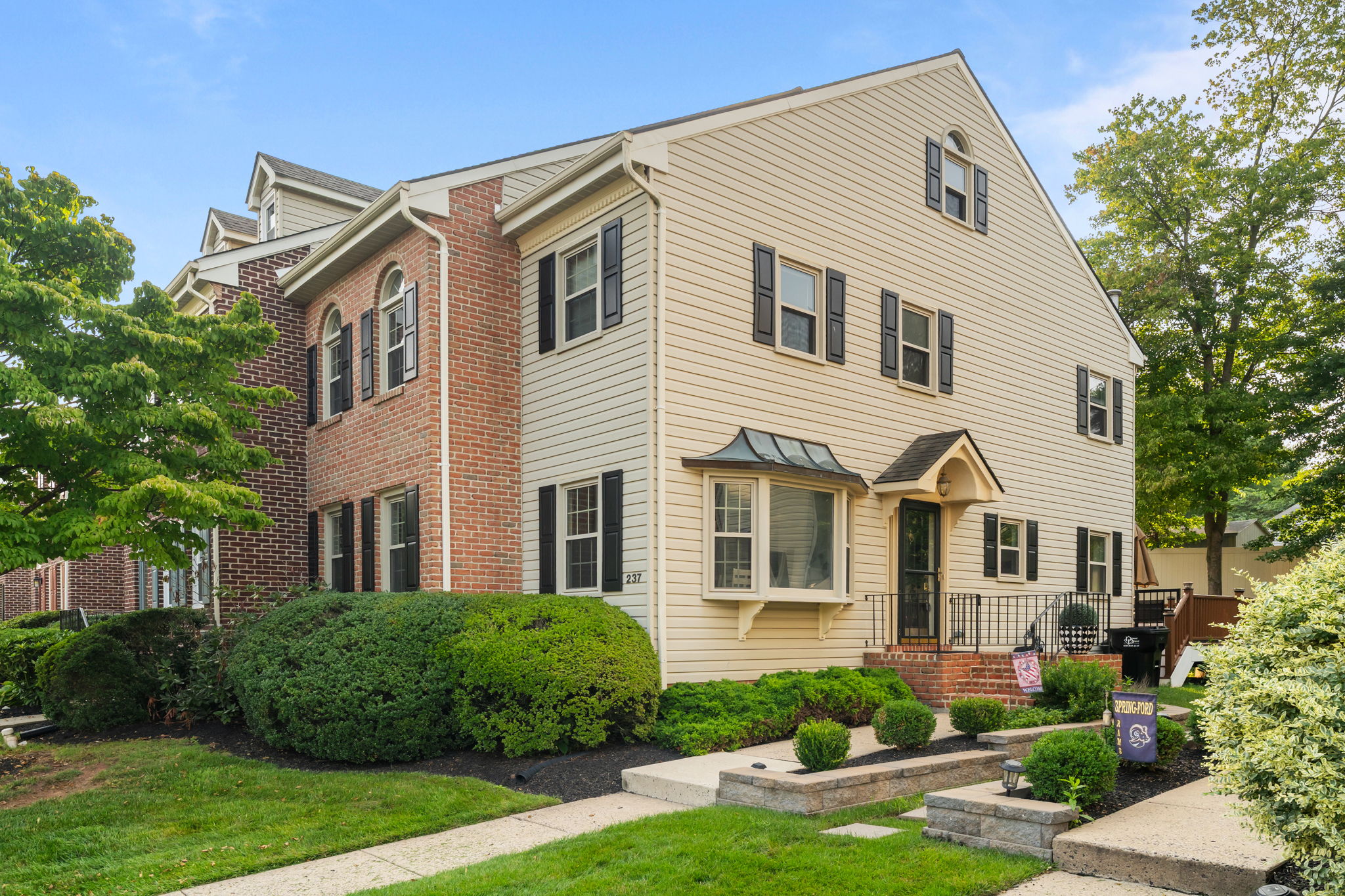 Lovely End Unit in Georgetowne Crossing