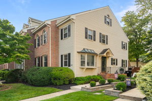 Lovely End Unit in Georgetowne Crossing