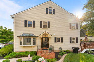 Lovely End Unit in Georgetowne Crossing