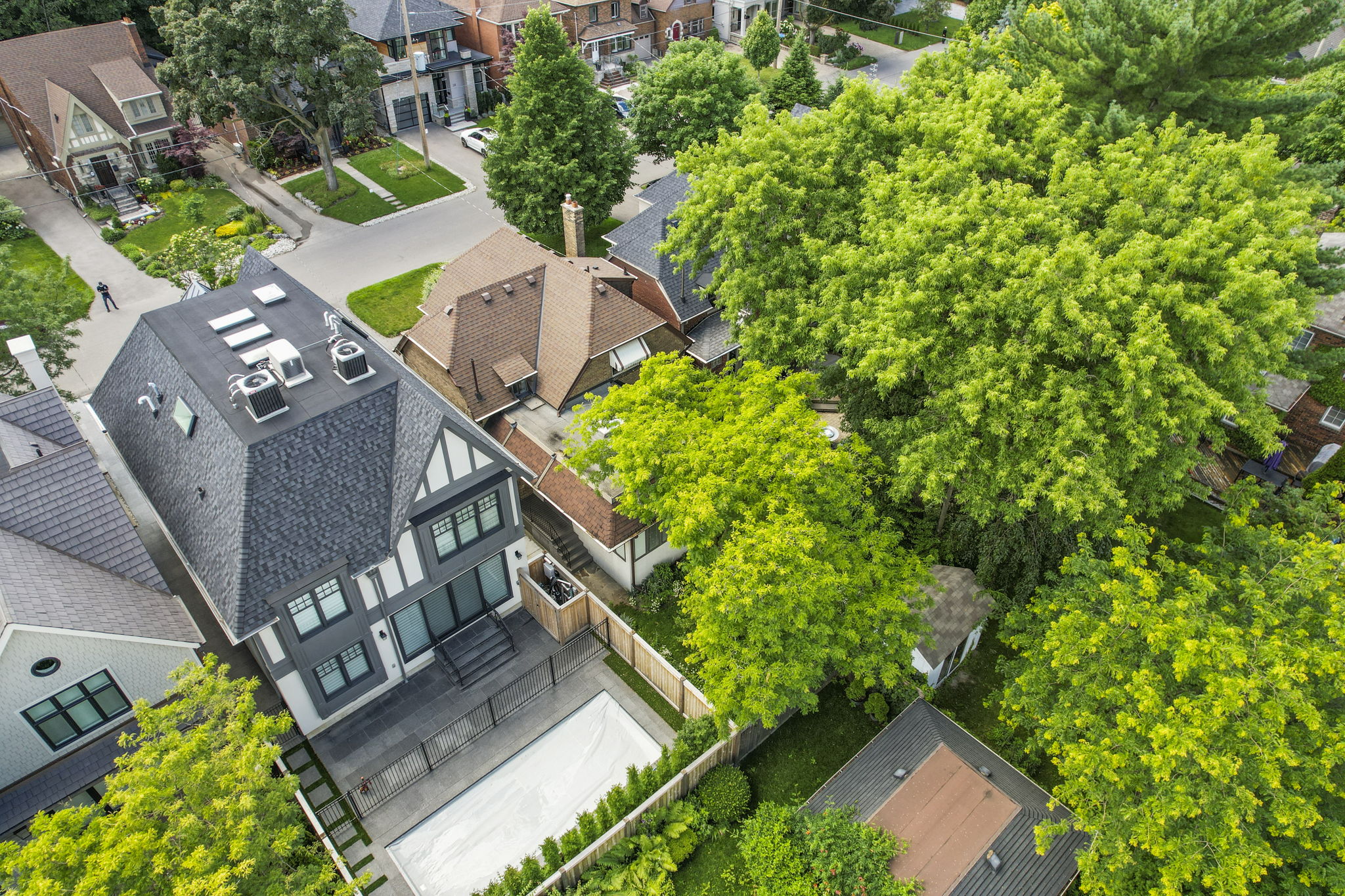 237 Grenview Blvd S Toronto, ON M8Y 3V2