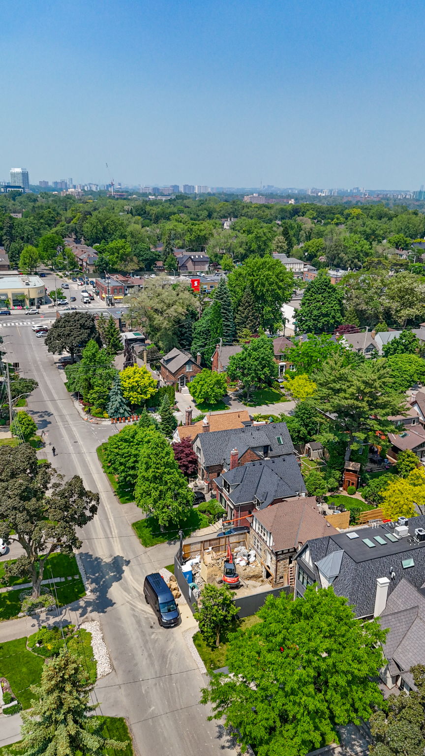 237 Grenview Blvd S Toronto, ON M8Y 3V2