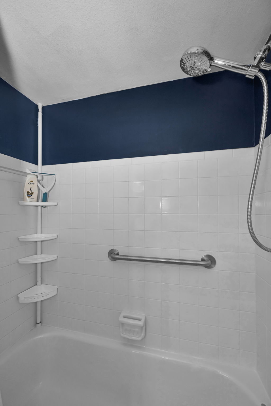 Bathroom 1b