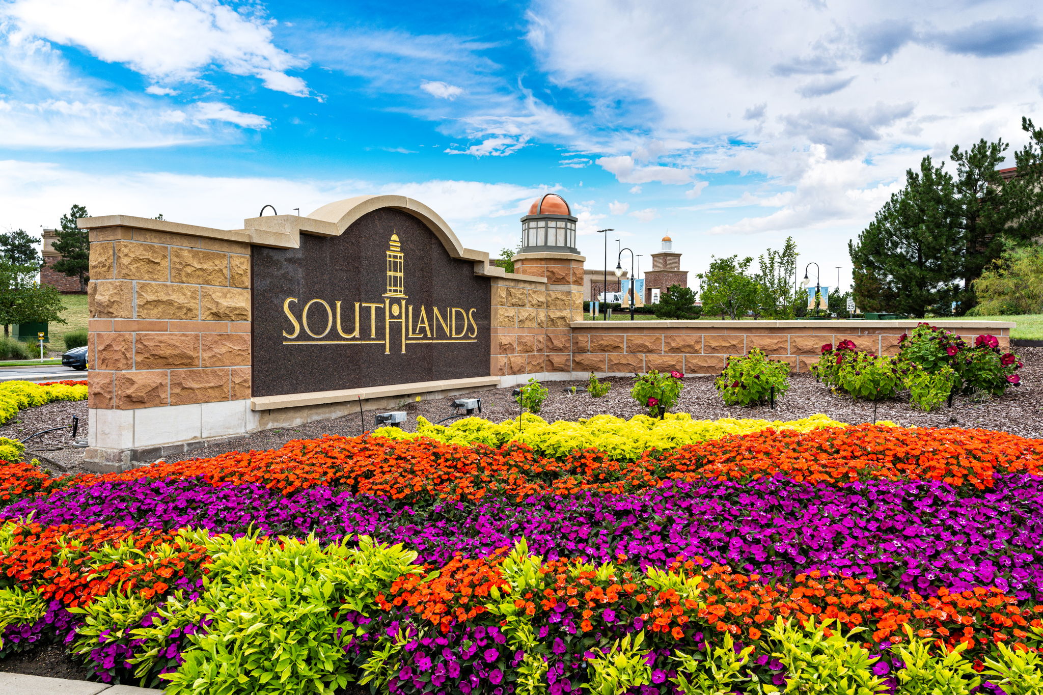 Located close to E470 and the Southlands mall area to enjoy shopping, entertainment and lots of restaurants!