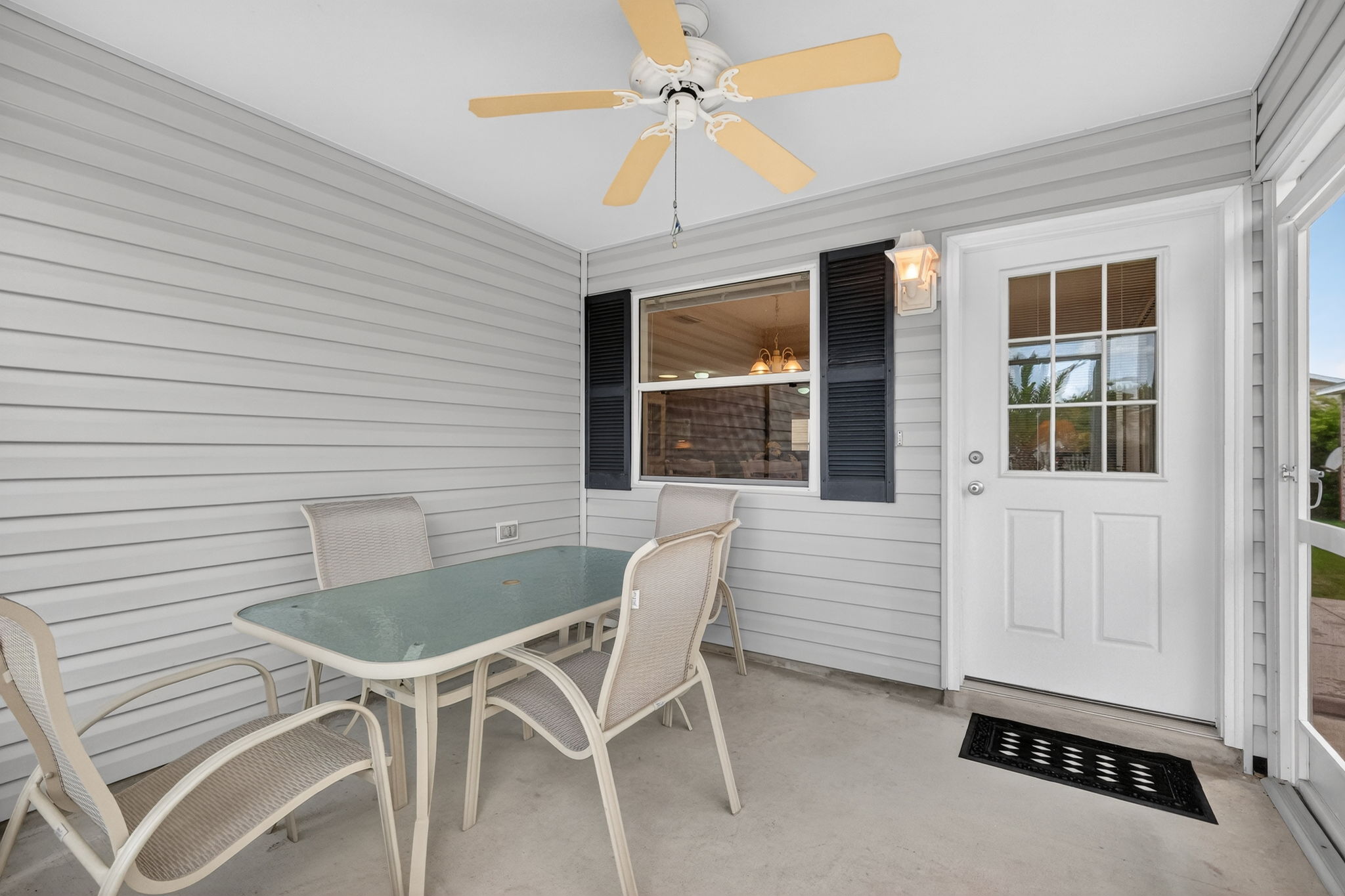 Lanai and Front Entry