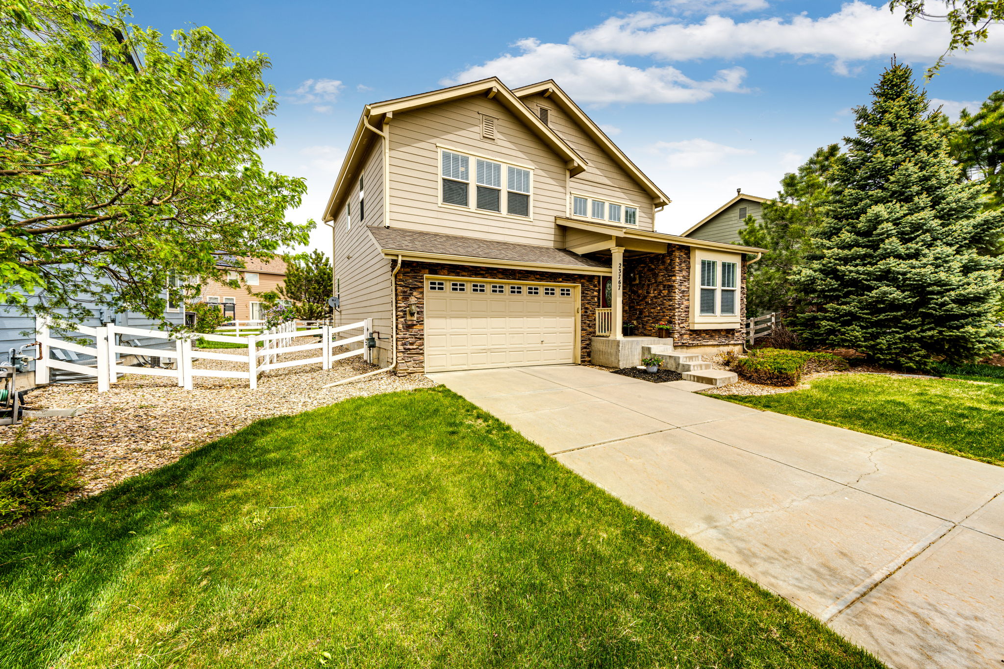All you need to do is move in and make this your happy home!