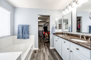 Primary 5-piece bathroom