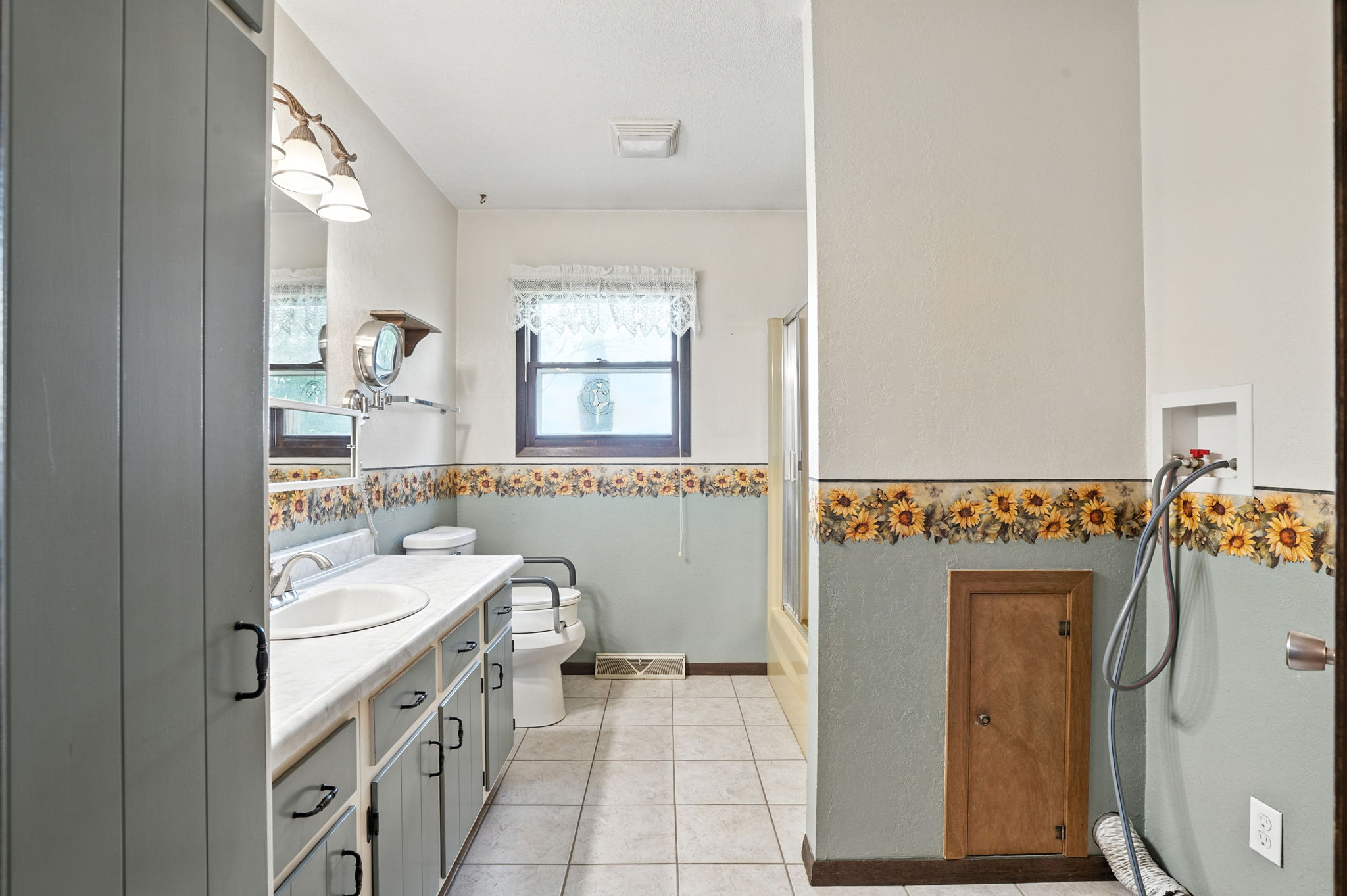  Photo 8
