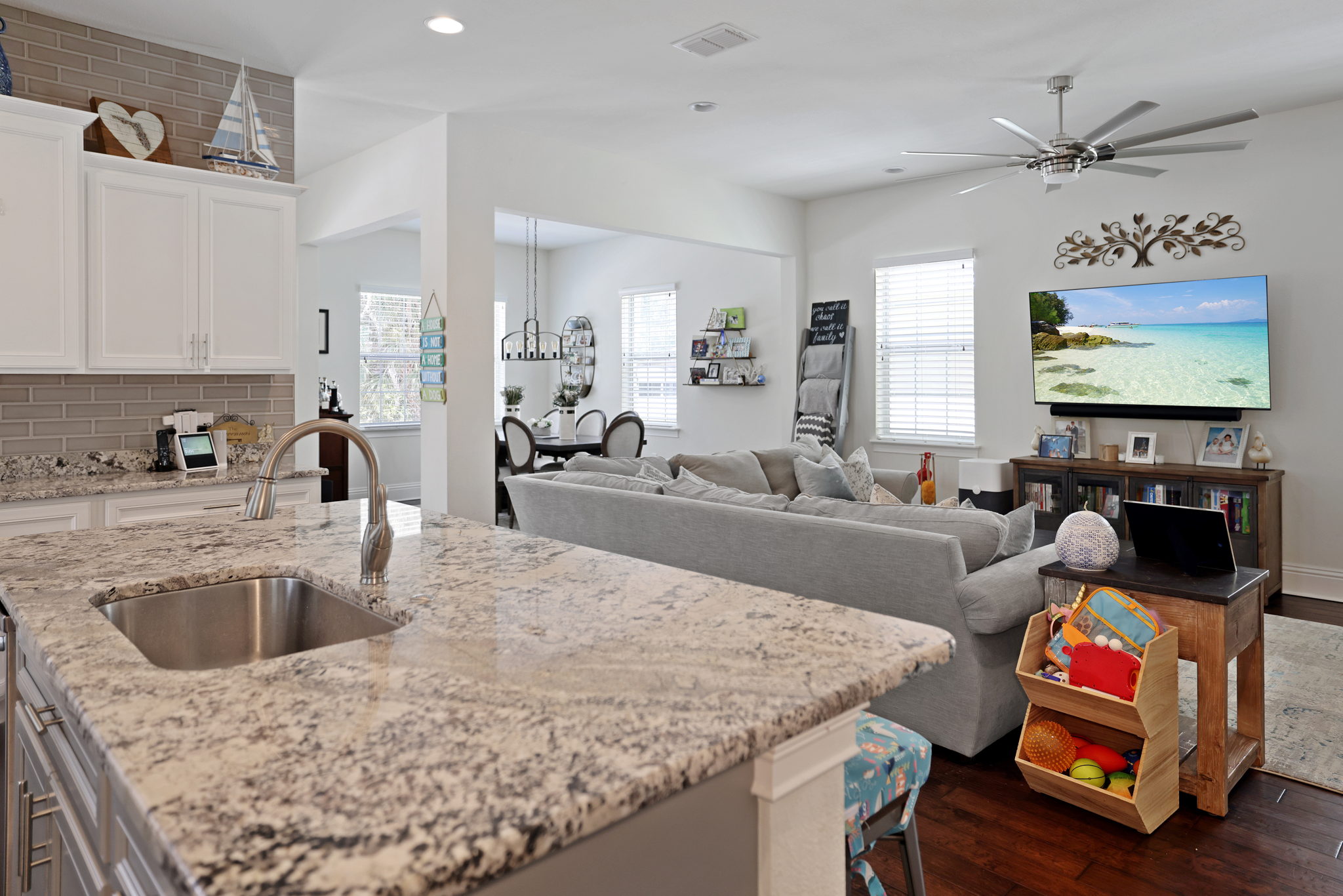 LR Kitchen - 495A9941 (1)