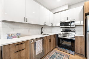 238 Collegiate St - Interior-27