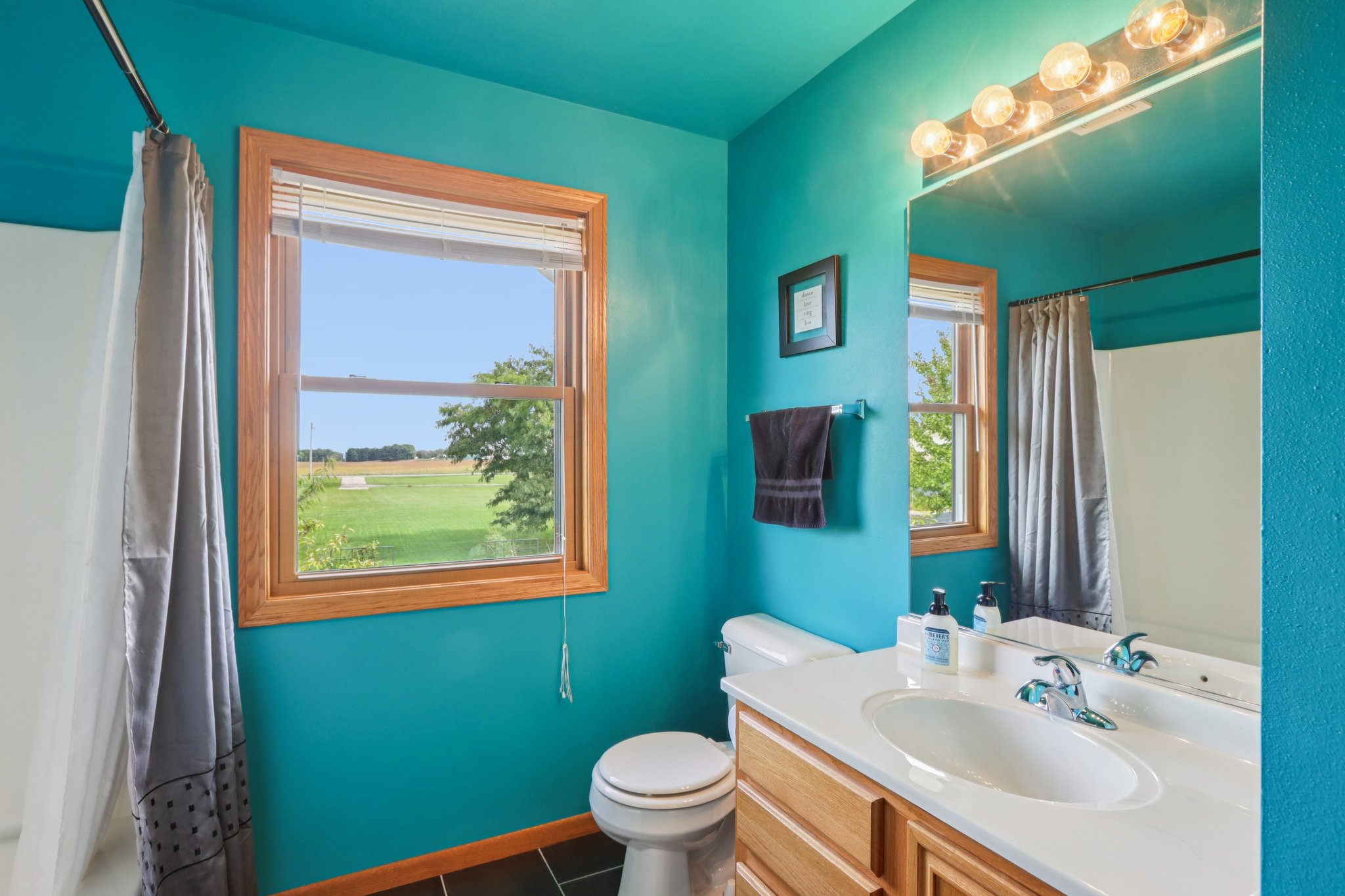 Ridgeview Dr-S2309-043.jpg