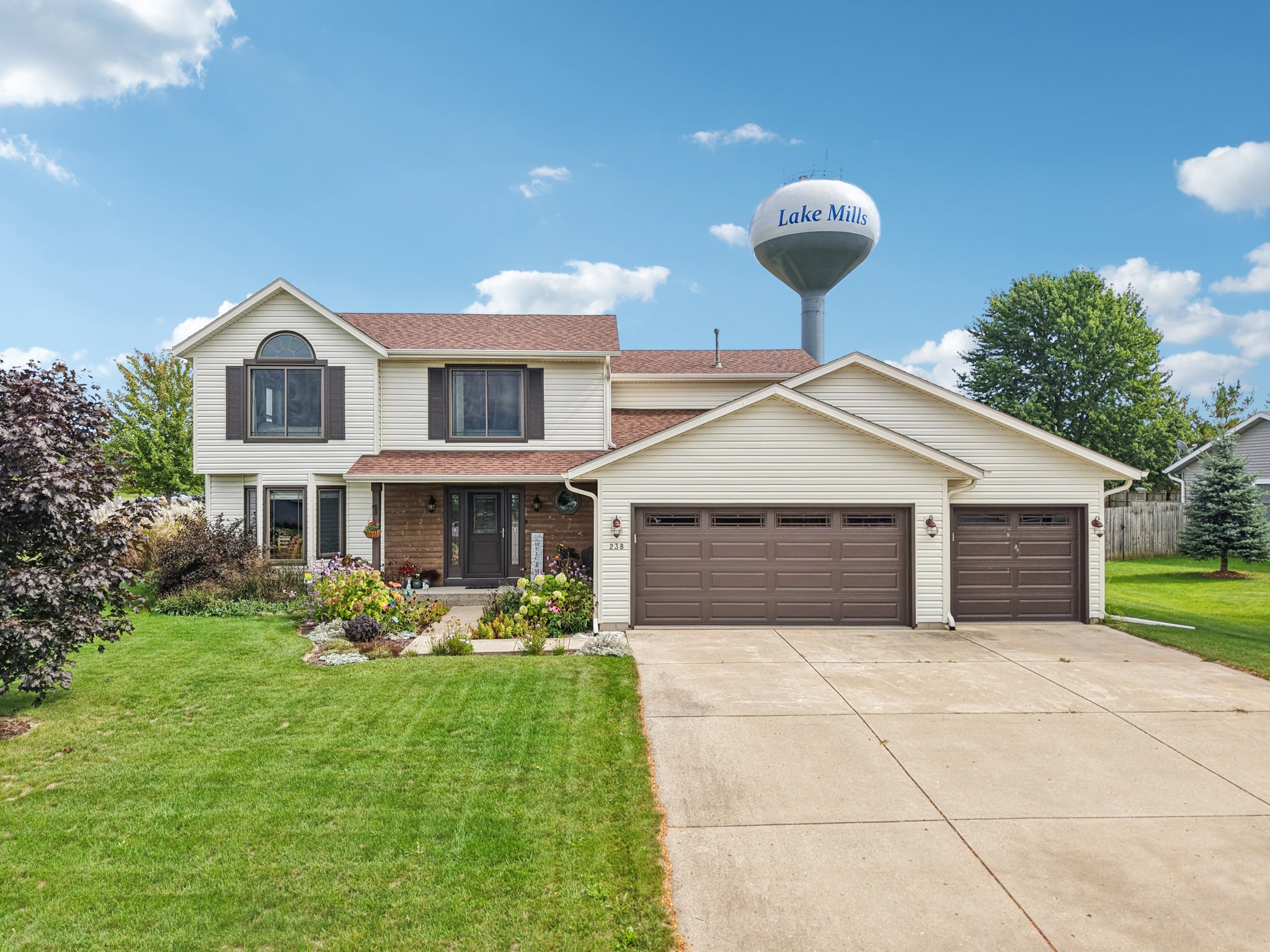 Ridgeview Dr-S2309-061.jpg