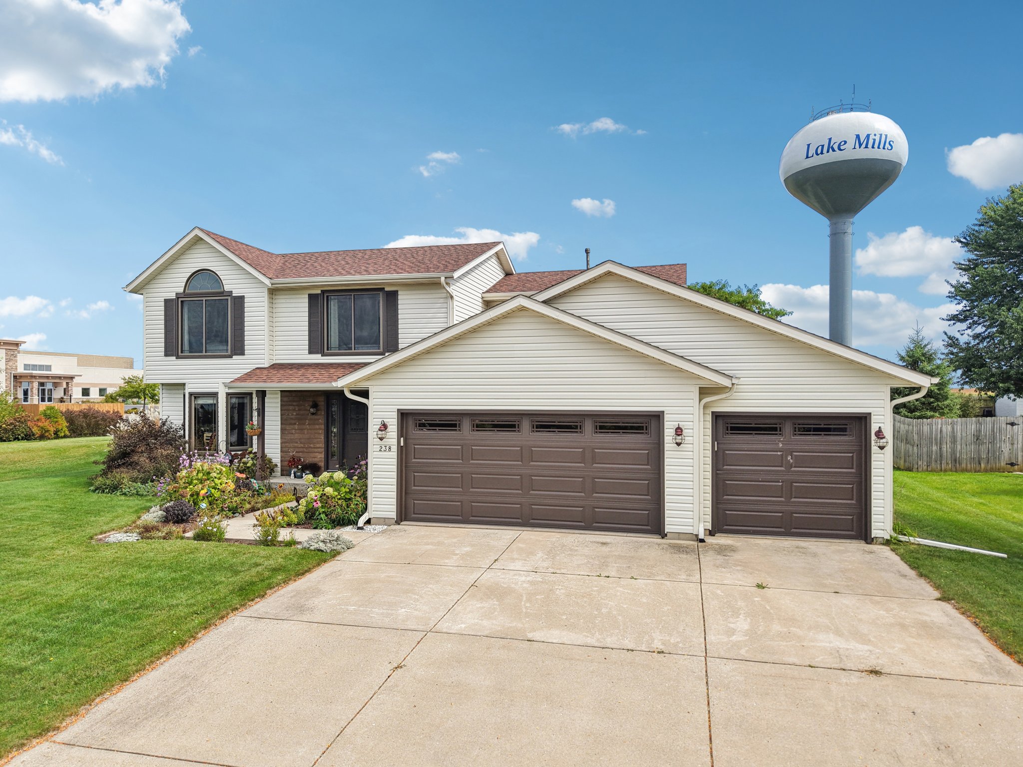 Ridgeview Dr-S2309-062.jpg