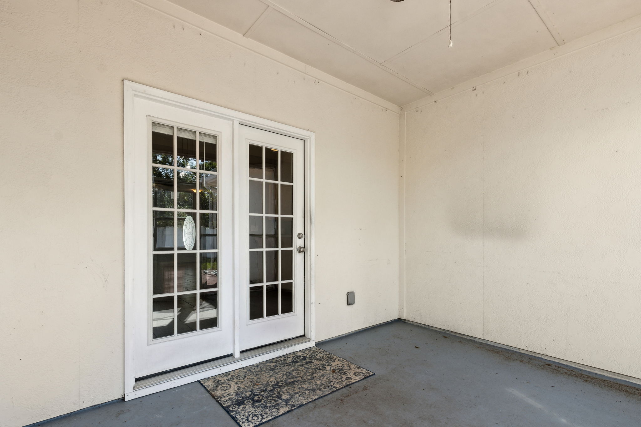 Screened-in Porch