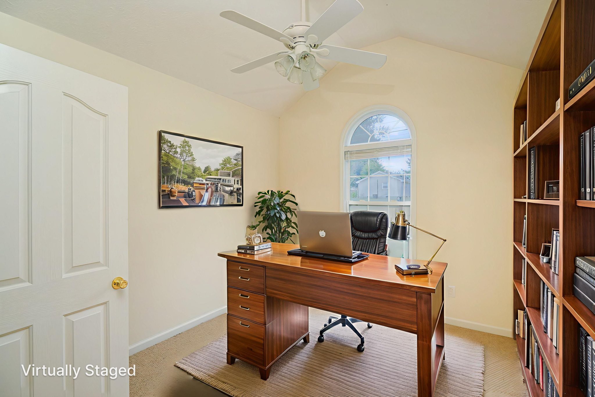 DSC_3318_enf virtually staged.jpeg